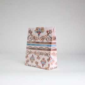 Customized Bags with rope or ribbons handles Paper bag with pattern