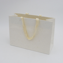Sacs avec poignées de corde ou en ruban Sac papier Noblesse Highcare