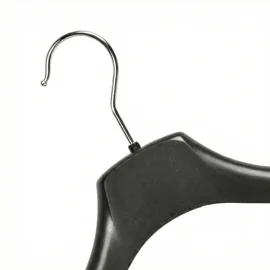 Cintre haut de gamme avec surface antidérapante et crochet pivotant...
